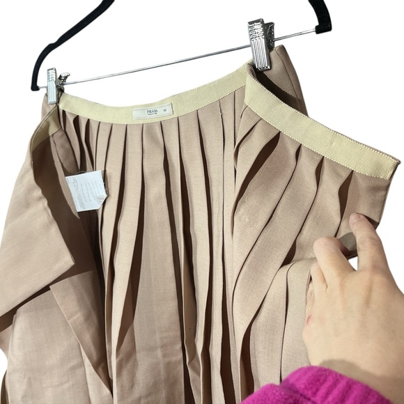 Prada Mohair & Wool Made in Italy Pleated Skirt - Size 42 - Elegant and Timeless - Picture 11 of 12